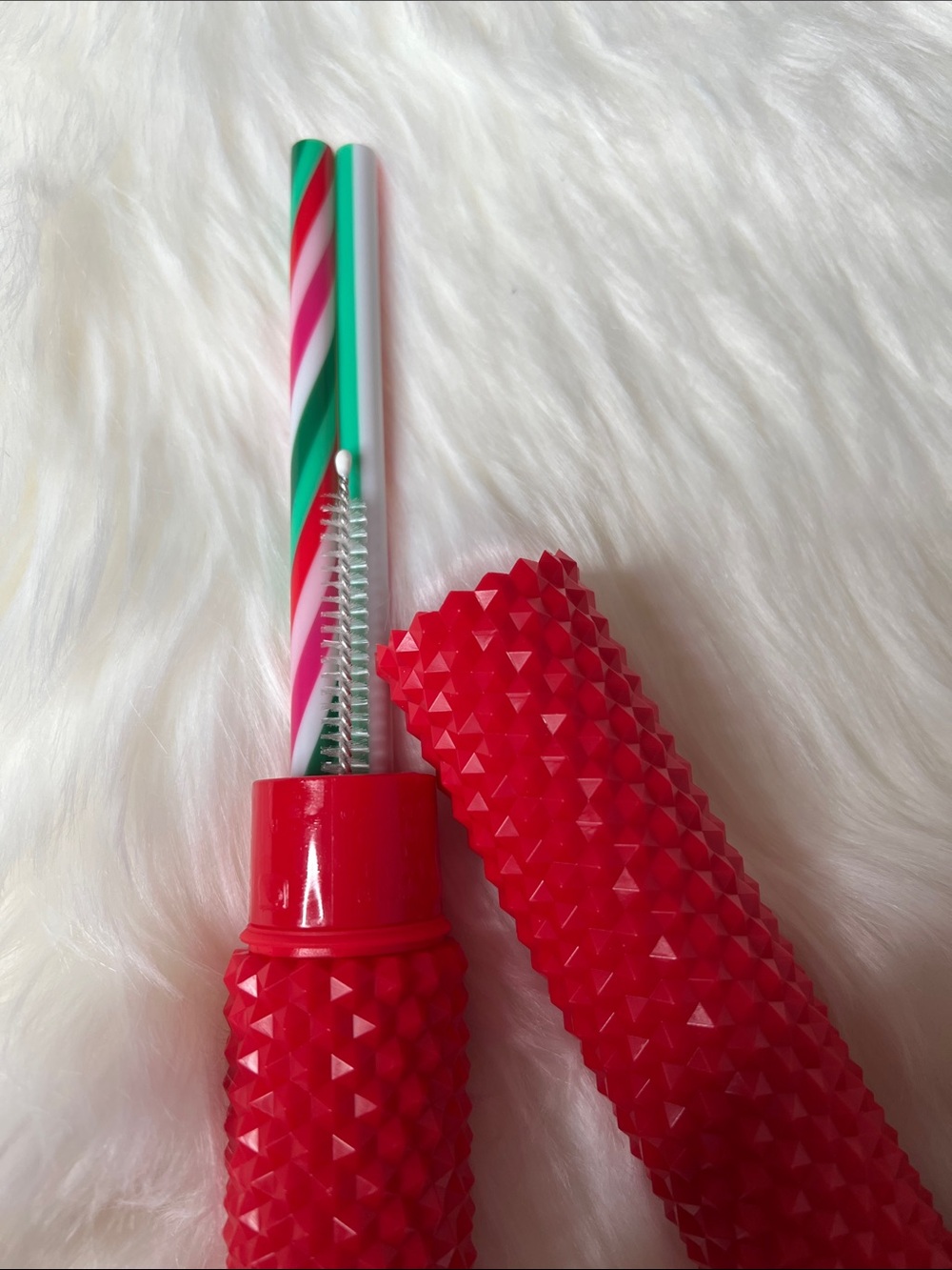 STARBUCKS | 2024 Holiday Red Studded Travel Case & Reusable Straw Kit | NWT - Picture 4 of 5